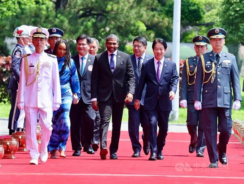 Saint Kitts and Nevis Prime Minister Terrence Drew (center left) and President Lai Ching-te (center right). CNA photo June 24, 2024