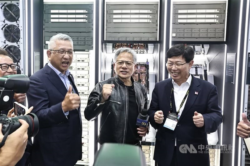 Hon Hai Chairman Young Liu (right) and Nvidia CEO Jensen Huang (center) at Computex 2024 Tuesday. CNA photo June 4, 2024