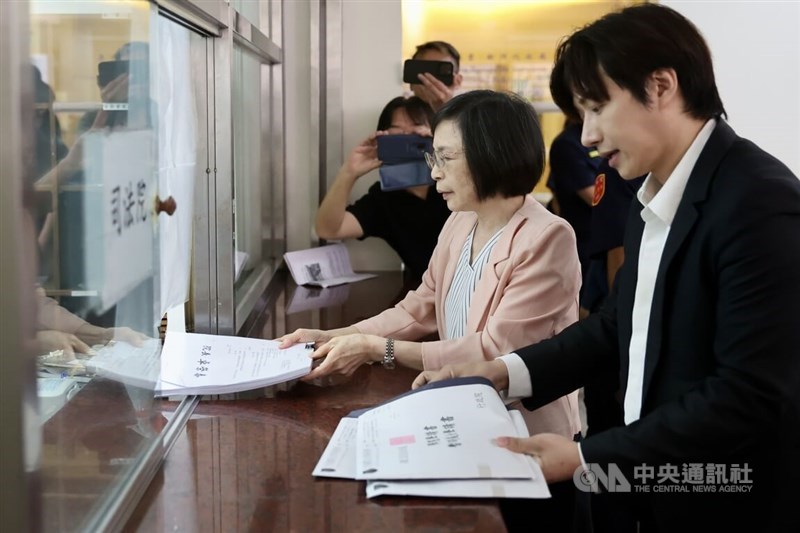 Attorney Lino Lee (right) and Shen Shu-fei (in pink), head of the Cabinet's Legal Affairs Committee, submitted the petition and injunction applications at the Judicial Yuan in Taipei Thursday. CNA photo June 27, 2024