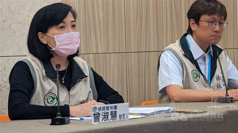 CDC Deputy Director-General Tseng Shu-hui (left) speaks at a press conference Tuesday. CNA photo June 11, 2024