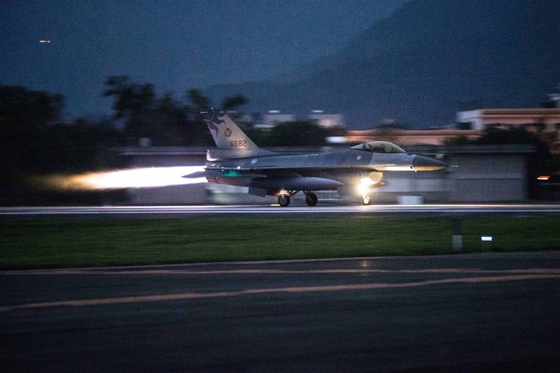 An F-16 fighter takes off during a similar Air Force exercise in the early hours of March 24, 2020. File photo courtesy of Ministry of National Defense